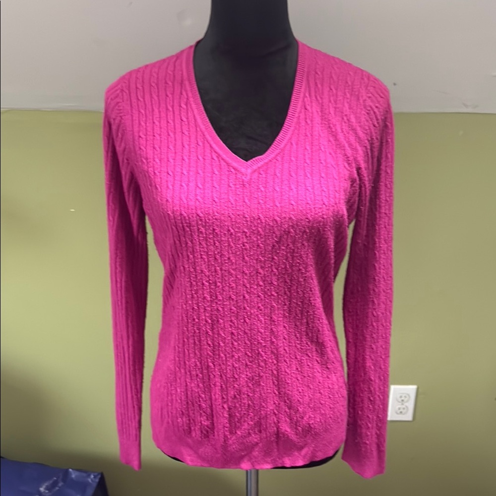 Luxe Pink V-Neck Sweater with Cable Knit Design